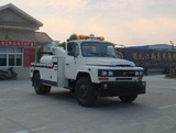 東風(fēng)尖頭拖吊型清障車
