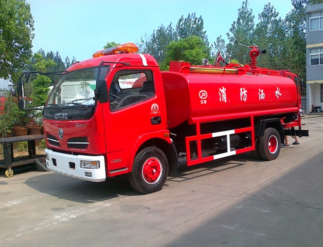 8噸社區(qū)消防車(多利卡消防灑水車)
