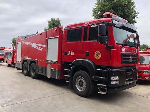 國六汕德卡13噸泡沫消防車